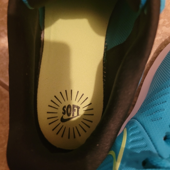 Nike Size 6 Ladies or kids 6Y - Picture 8 of 10